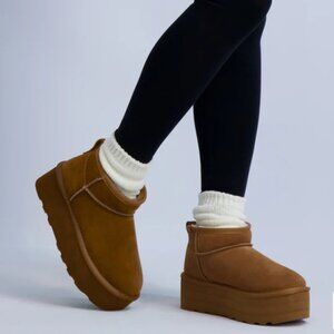 Cushionaire Hippy Cozy Platform Suede Ankle Boot  Chestnut Size 8